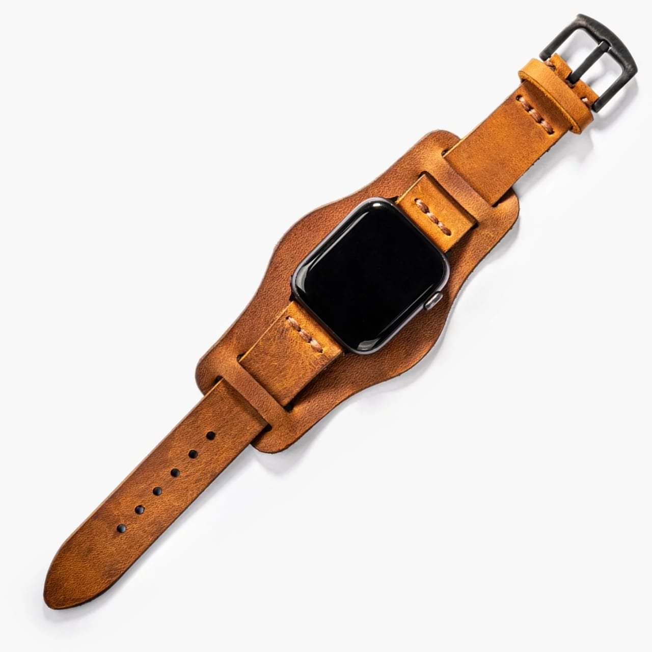 Bund Tek Katlı Apple Watch Deri Kayış – Cat, saat üzerinde masa üstünde sergileniyor