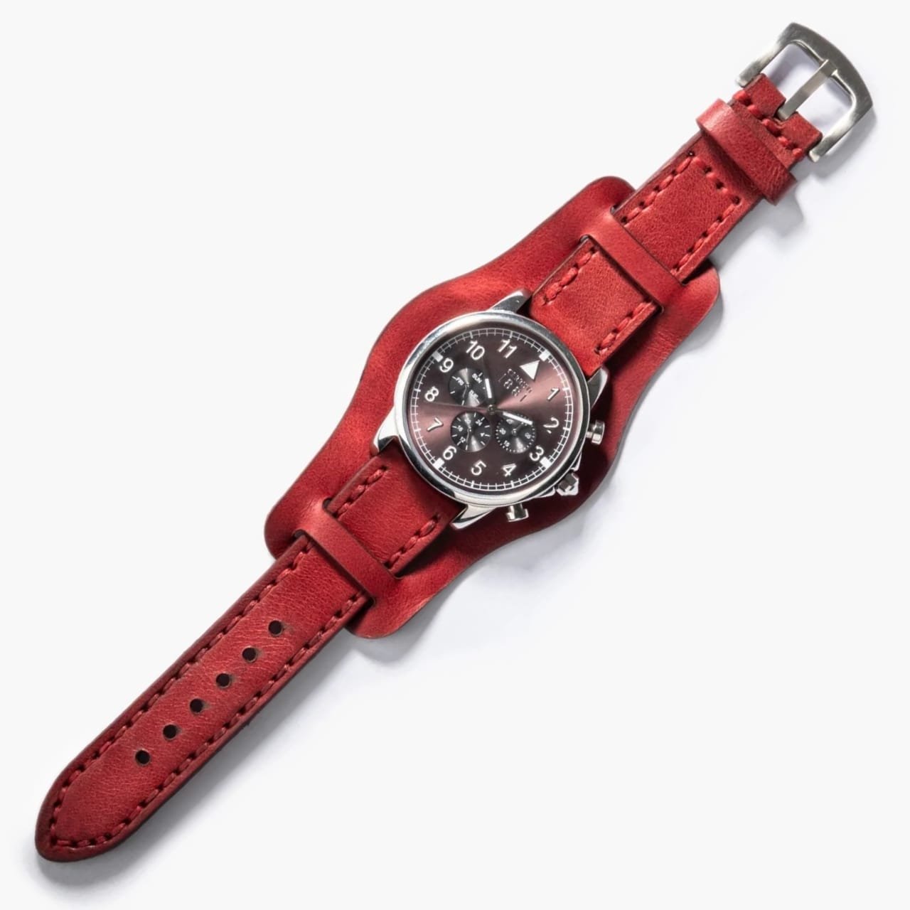 Bund Çift Katlı Deri Kayış – Kırmızı, düz zemin üzerinde canlı rengiyle sergileniyor