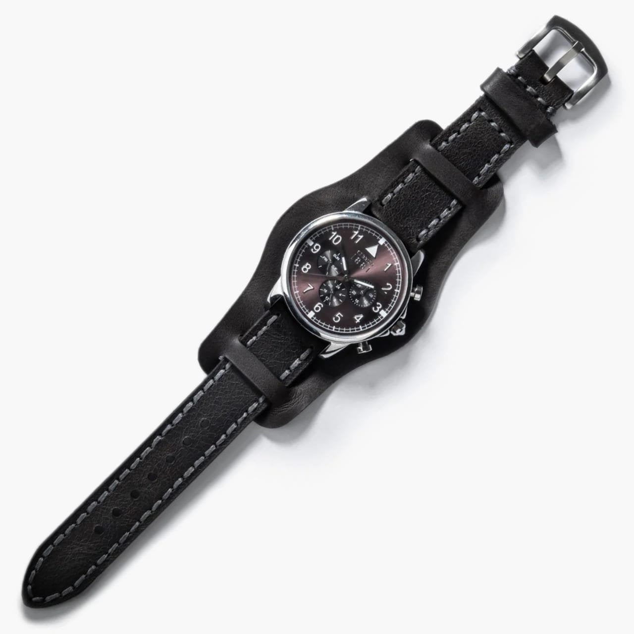 Bund Çift Katlı Deri Kayış – Asfalt modeli, düz zemin üzerinde açık halde sergileniyor