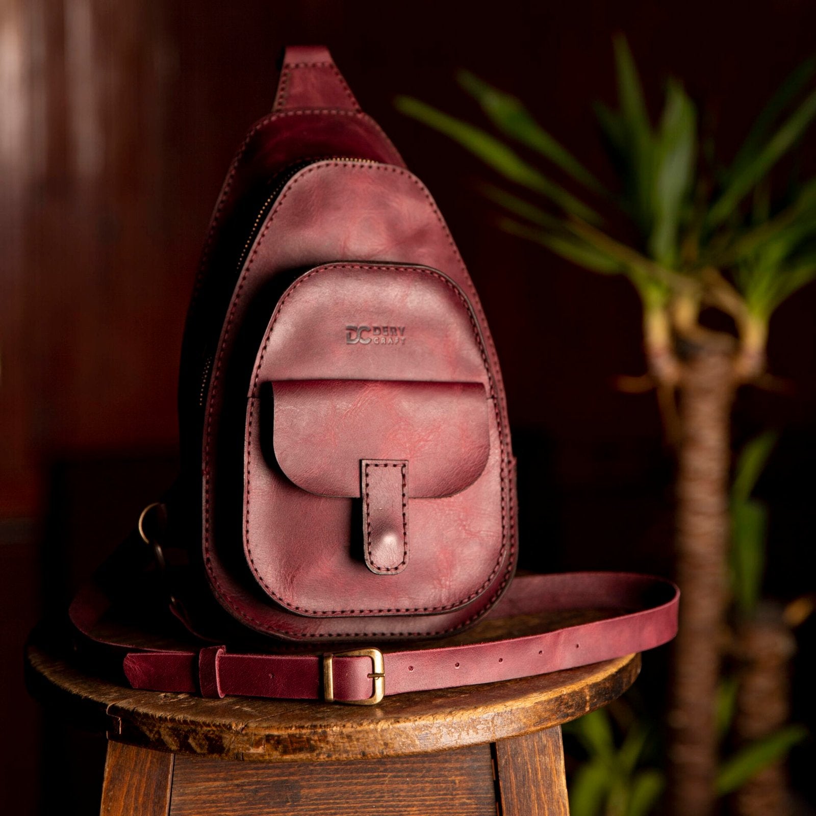 Çapraz Deri Göğüs Çantası (Atlas)