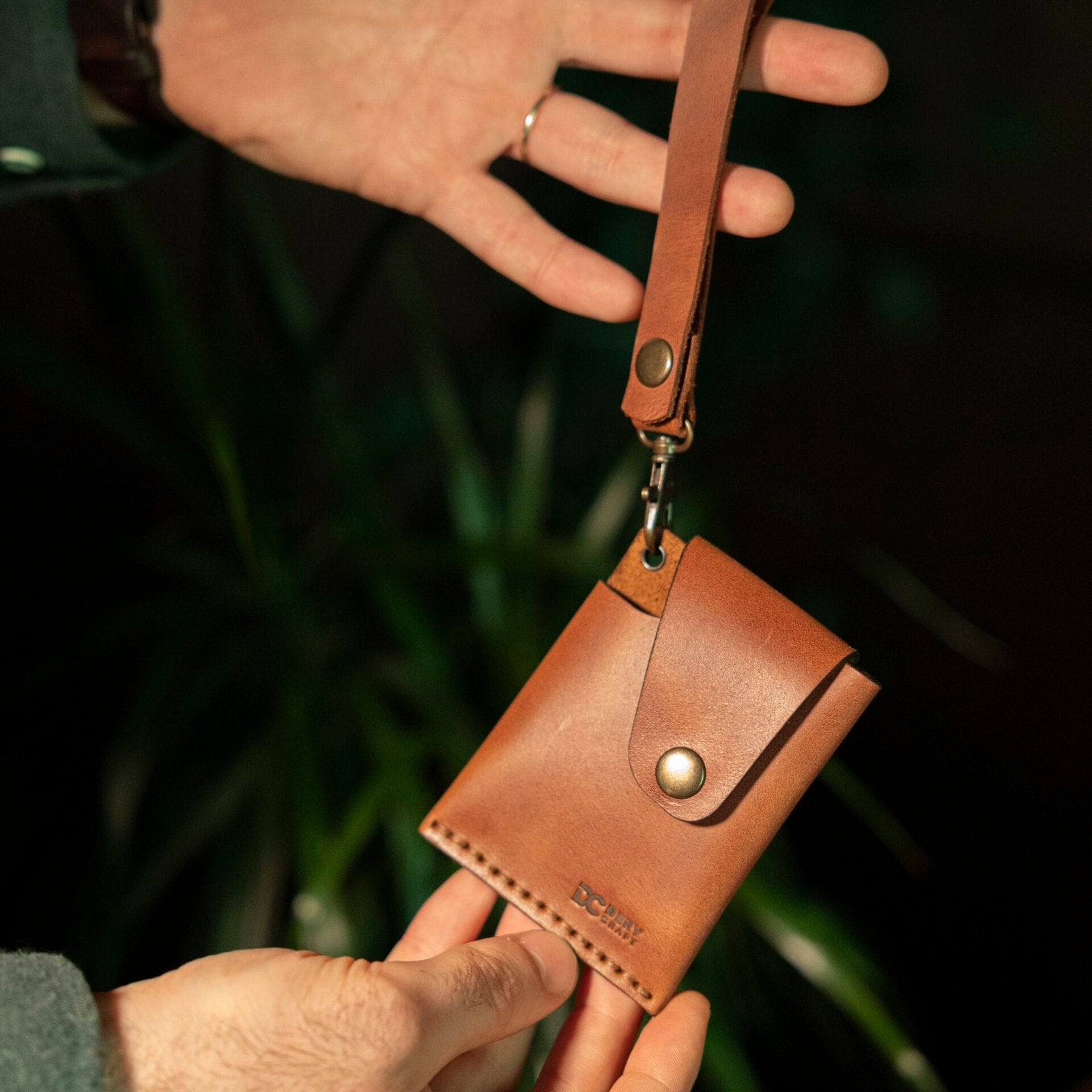 Çıtçıtlı Deri Kartlık