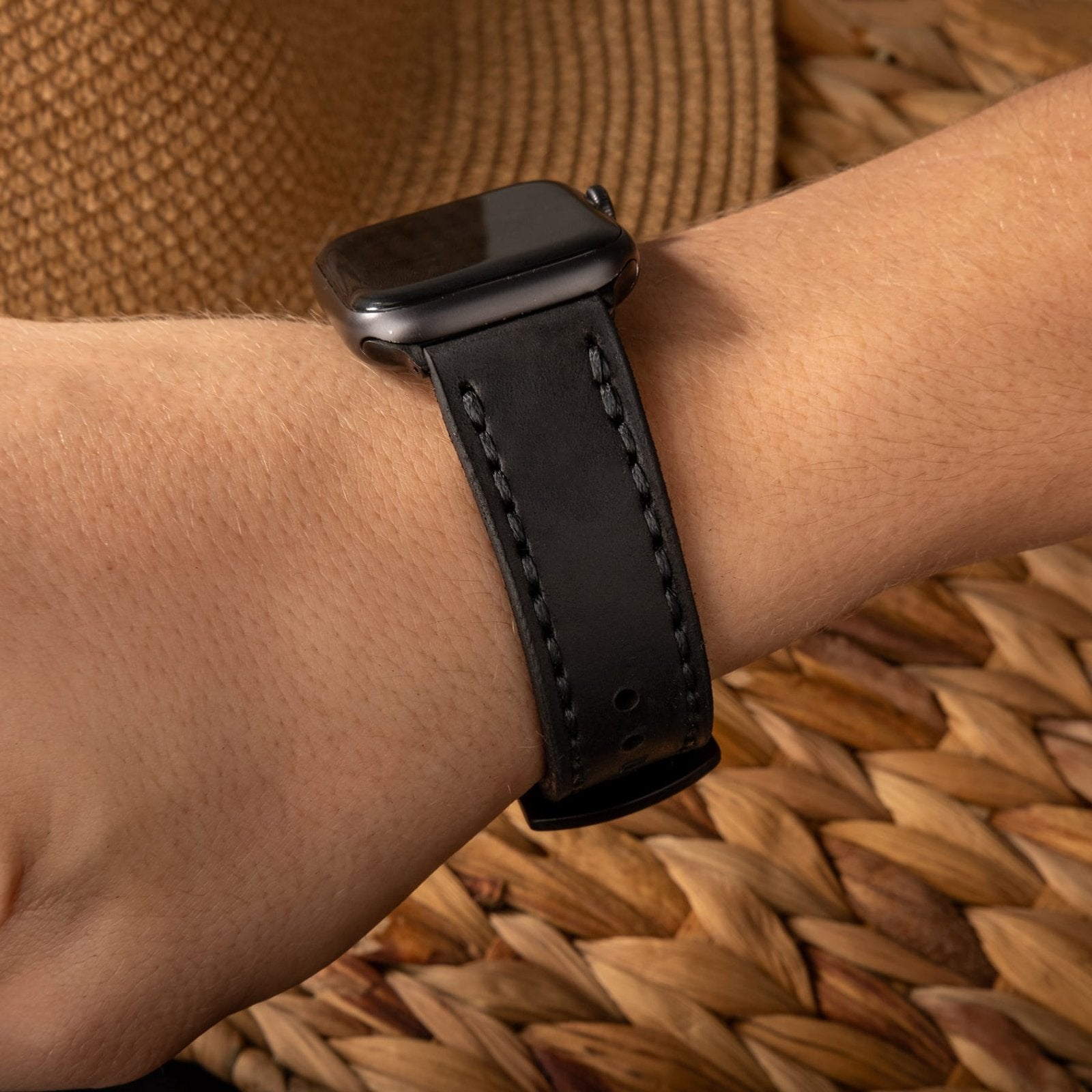 Çift Katlı Deri Apple Watch Kayışı – Siyah