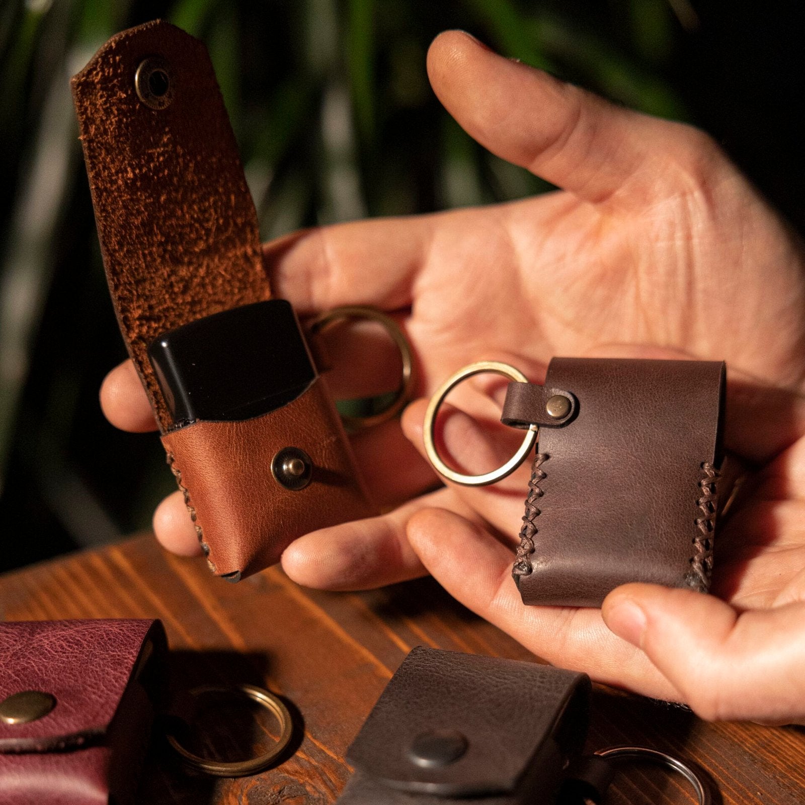 Deri Kılıflı Çakmak (Clip) – Anahtarlık Askılı